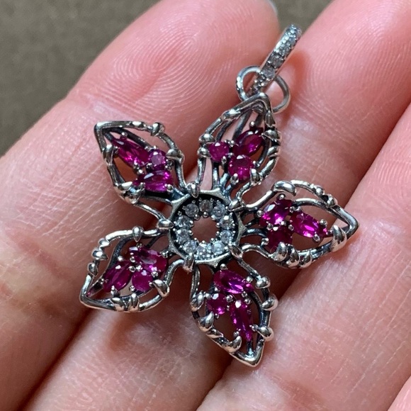 NWOT Stranger Things Demogorgon Large Dangle Charm Sterling Silver 925 - Picture 6 of 11